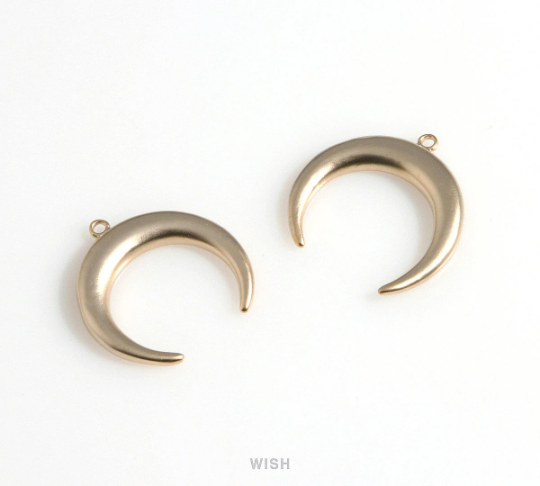 Horn Pendants in Matte Gold, Horn Charms / MMG-602-P