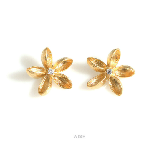 Wild Flower Charms with a Cubic Zirconia in Matte Gold, Gold Flower with a CZ Pendants / MMG-708-P