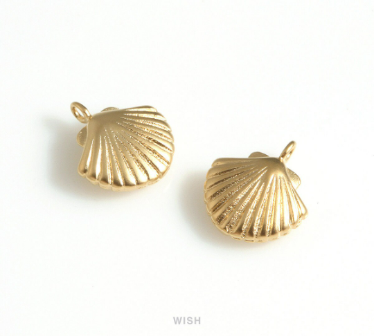 Scallop Shell Charms in Gold, Scallop Pendants /MMG-654-P