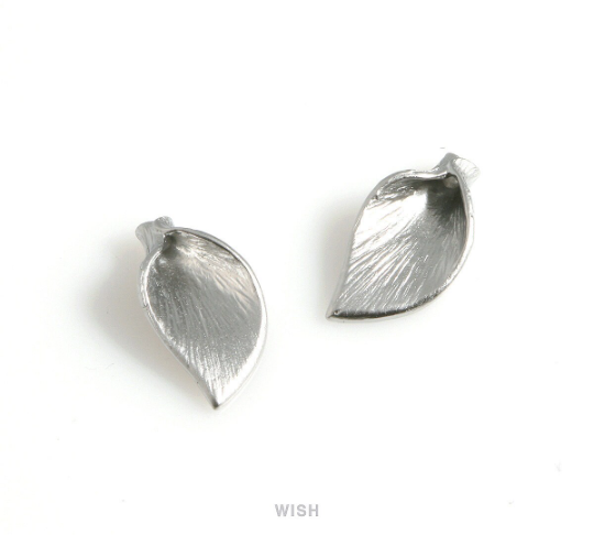 Small Lily Petal Pendants in Matte Rhodium, Lily Charm / MMRH-347-P (4pcs)