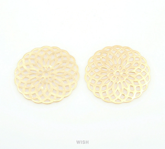 Floral Pendants in Matte Gold, Flat Round Flowers Charms /MMG-184-P (Large)