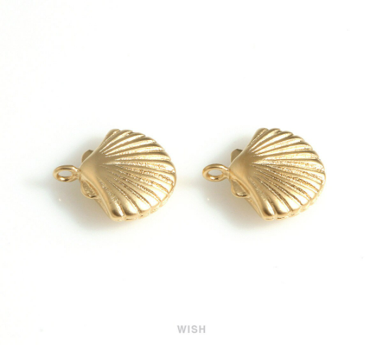 Scallop Shell Charms in Gold, Scallop Pendants /MMG-654-P
