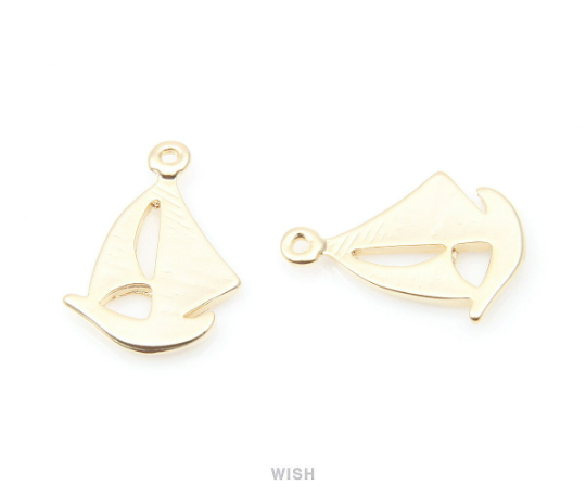 Yacht Pendants in Matte Gold, Boat Charms /MMG-011-P(4pcs)