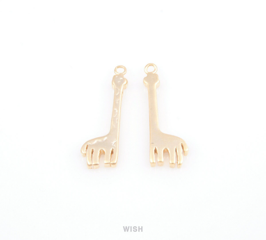 Giraffe Pendants in Matte Gold, Giraffe Charms / MMG-065-P