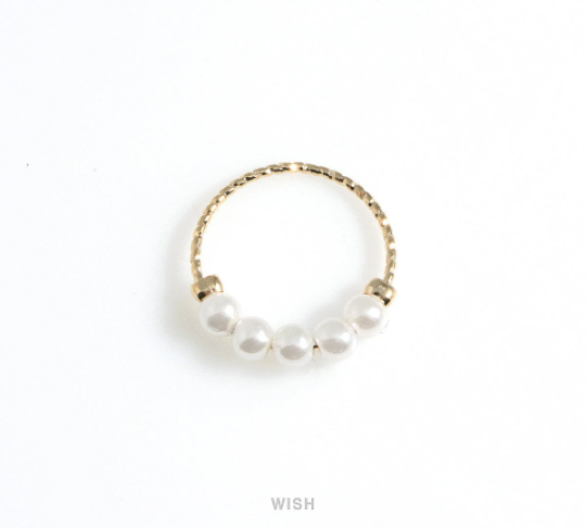 Textured Circle Ring with 5 Pearls in Gold, 5 Pearls Textured Circle Charm / MG-514-P