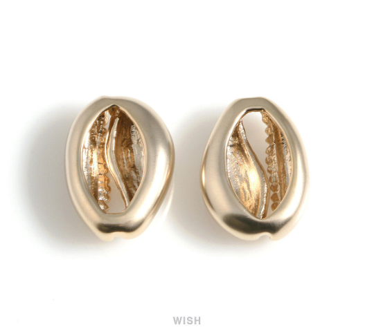 Seashell Pendants in Matte Gold, Cowry Shell Charm / MMG-567-P