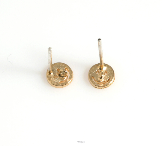 Smile Face Stud Earrings in Matte Gold, Smile Face Earrings / MMG-620-E