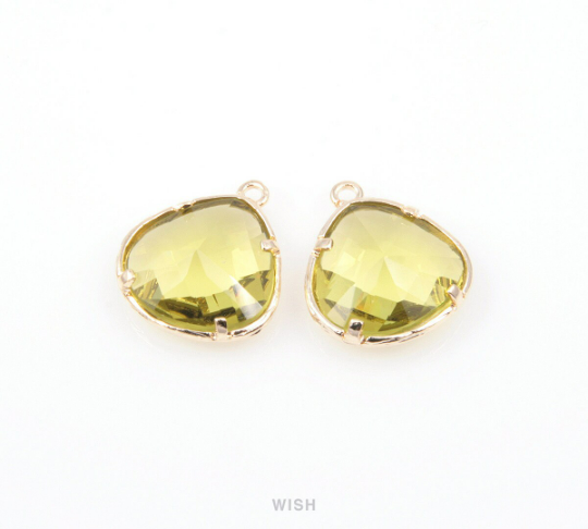 Apple Faceted Glass Drop Charm in Gold, Apple Charms/ GAPG-036-P