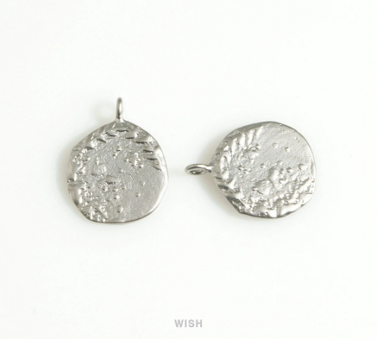 Crab on Hammered Circle Charm in Matte Rhodium, Cancer on Circle Pendant / MMRH-676-P