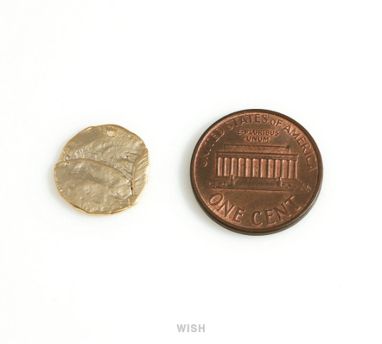 Hammered Circle Charm in Matte Gold, Hammered Disc Pendant / MMG-677-P