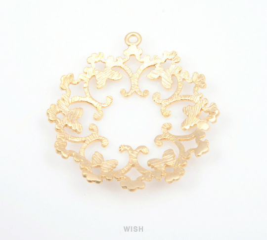 Round Oriental Pendants in Matte Gold, Butterfly Theme in Round Charms / MMG-124-P