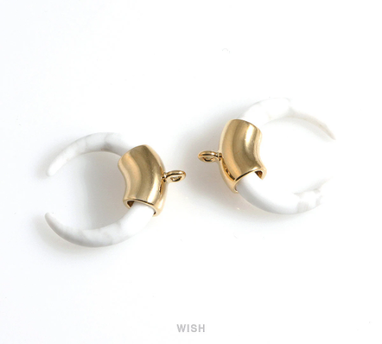 Howlite Horn Stone Charm in Gold, Gemstone Horn Pendant / Horn / SHTG-115-P