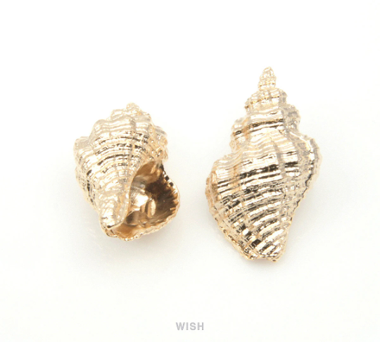 Seashell Pendant in Matte Gold, Seashell Necklace Charm / MMG-214-P