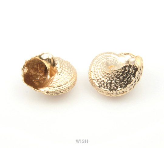 Seashell Pendant in Matte Gold, Seashell Necklace Charm / MMG-216-P