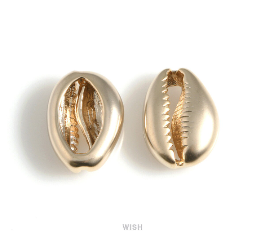 Seashell Pendants in Matte Gold, Cowry Shell Charm / MMG-567-P