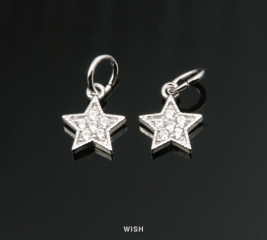 Gold Star Pendant with 6 Cubic Zirconia, Round Shape Cubic Zirconia in Star / CG-051-P