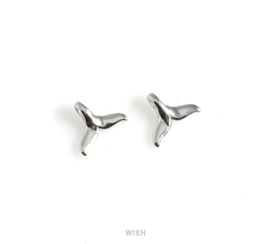 Small Whale Tail Pendant in Gold, Mermaid Tail Charm / MG-550-P