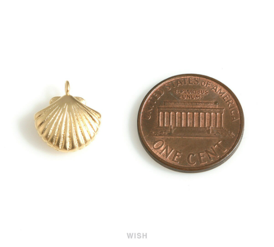Scallop Shell Charms in Gold, Scallop Pendants /MMG-654-P