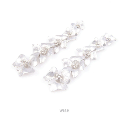 Five Orchid Flower Pendant in Matte Gold, Quintuple Floral Charms / MMG-043-C