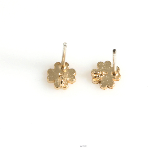Clover Stud Earrings in Matte Gold, Four leaf Clover Earrings /  MMG-622-E