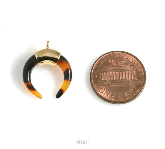 Mint Horn Stone Charm in Gold, Gemstone Horn Pendant / SMTG-115-P