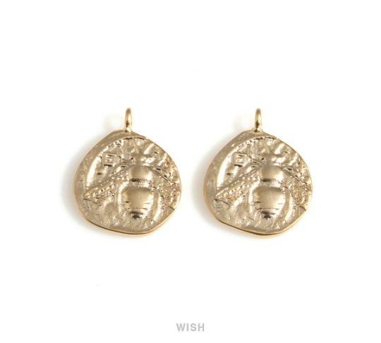 Honey Bee on Hammered Coin Pendants in Matte Gold, Honey Bee Coin Charms / MMG-701-P