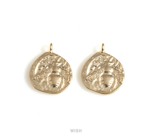 Honey Bee on Hammered Coin Pendants in Matte Gold, Honey Bee Coin Charms / MMG-701-P