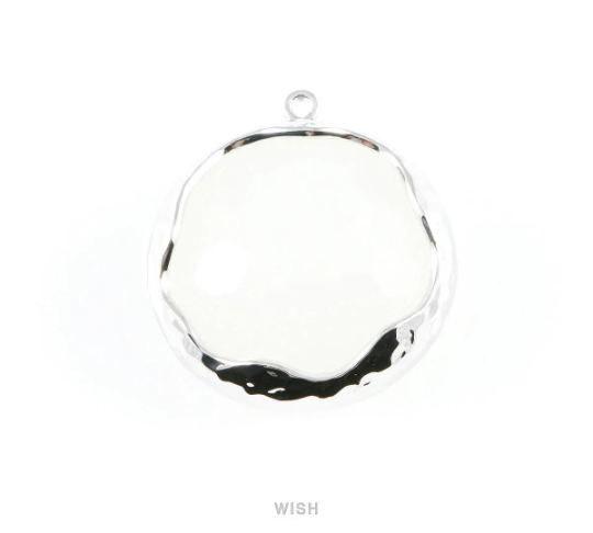 1 piece of White Alabaster Faceted Glass Charms in Gold, Framed Round Pendant / GWAG-011-P