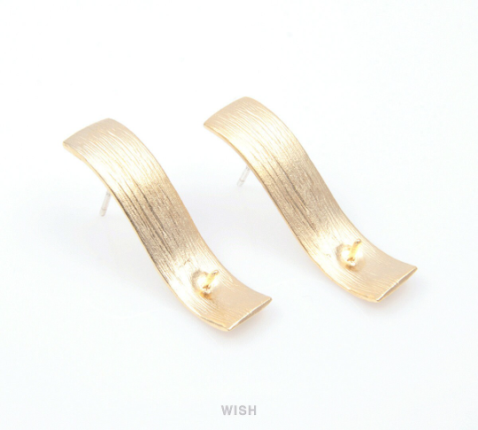 Wave Bar Stud Earrings in Matte Gold, Curvy Bar Earposts / MMG-131-E