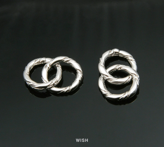 Linkage Rings Pendant in Matte Gold, Dainty Circle Rings Charm / MMG-314-P