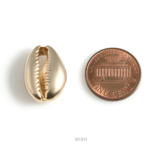 Seashell Pendants in Matte Gold, Cowry Shell Charm / MMG-567-P