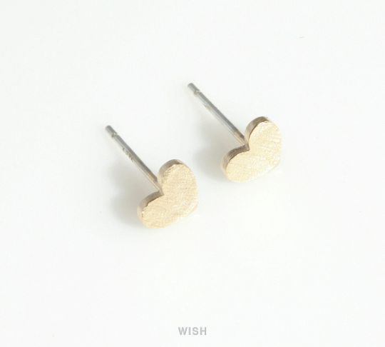 Heart Stud Earrings in Matte Gold, Heart Ear Studs / MMG-417-E
