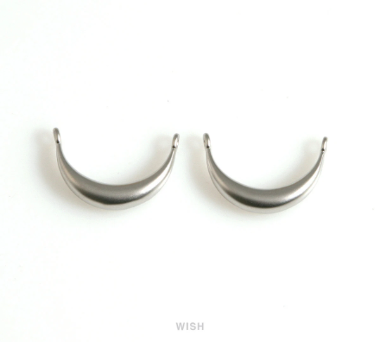 Crescent Pendants in Matte Gold, Crescent Horn Charms / MMG-660-P