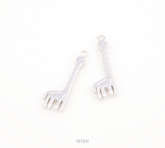 Giraffe Pendants in Matte Gold, Giraffe Charms / MMG-065-P