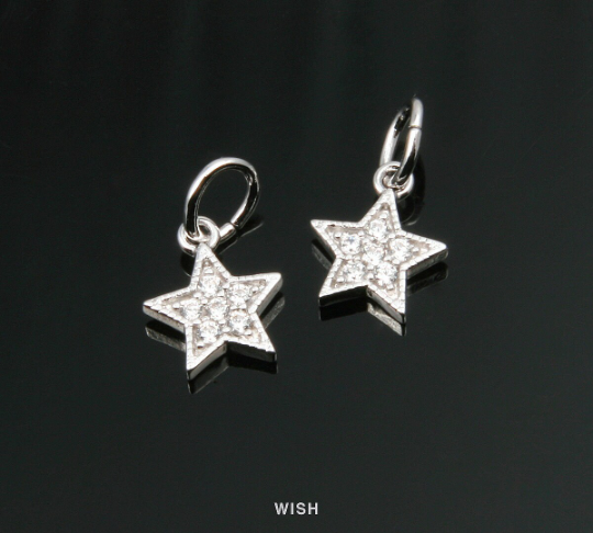 Gold Star Pendant with 6 Cubic Zirconia, Round Shape Cubic Zirconia in Star / CG-051-P