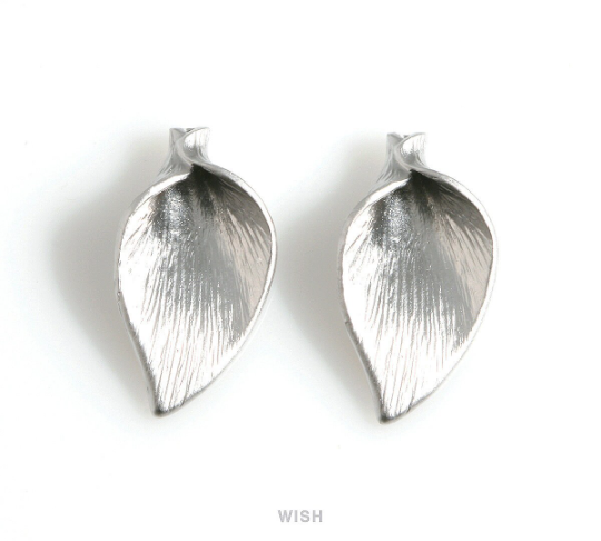 Lily Petal Pendants in Matte Gold, Lily Charm / MMG-348-P (4pcs)