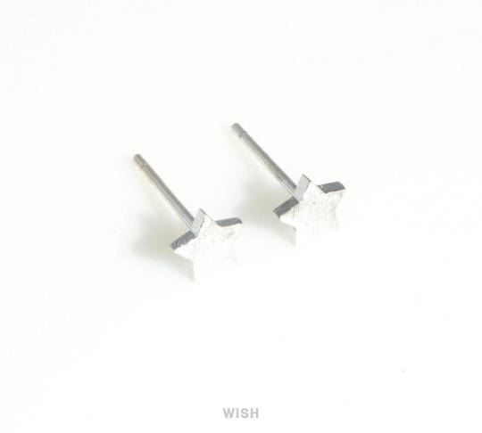 Star Stud Earrings in Matte Gold, Star Ear Studs / MMG-418-E