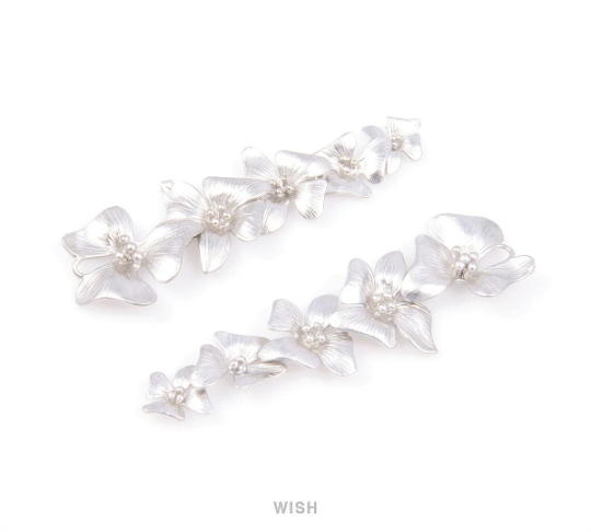 Five Orchid Flower Pendant in Matte Gold, Quintuple Floral Charms / MMG-043-C