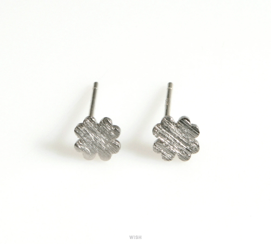 Clover Stud Earrings in Matte Gold, Four leaf Clover Earrings /  MMG-622-E
