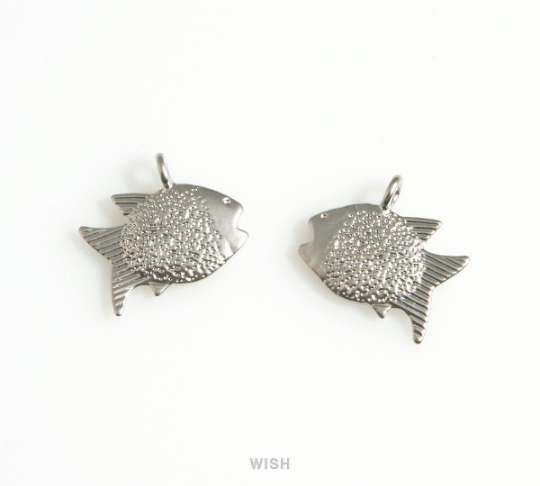 Fish Charm in Matte Gold, Fish Pendant / MMG-681-P
