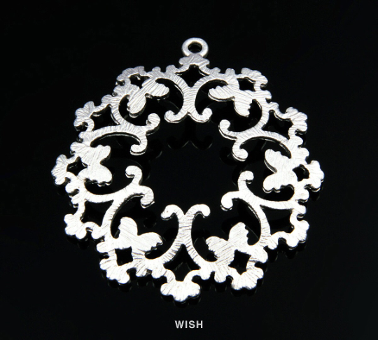 Round Oriental Pendants in Matte Gold, Butterfly Theme in Round Charms / MMG-124-P