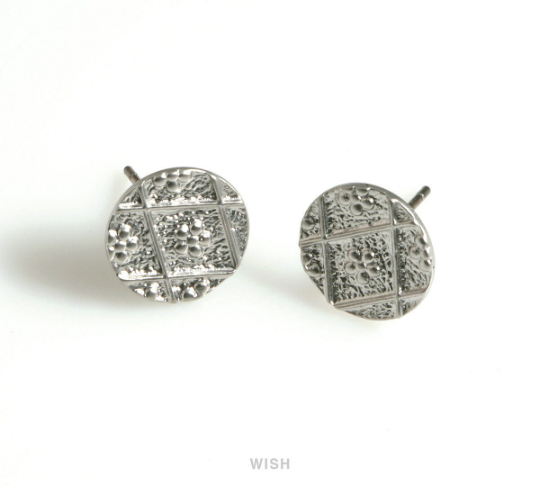 Flower Pattern on Disc Stud Earrings in Matte Rhodium, Flower Textured Disc Earrings / MMRH-667-E